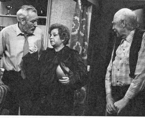 Foto: “FF dabei”, Nr. 26/1984, Seite 31; im Bild von links: Helmut Schreiber, Marianne Kiefer und Herbert Köfer.