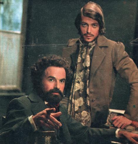 Foto: Waltraut Denger; “FF dabei”, Nr. 6/1979, Seite 44; im Bild von links: Jürgen Reuter als Karl Marx und Jan Spitzer als Friedrich Engels